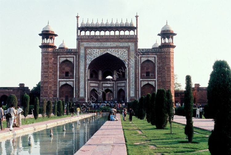 Building - The Great Gate (Darwaza-i rauza) gateway to the Taj Mahal (front exit)