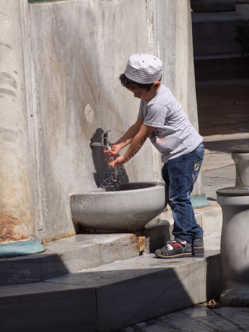 Turkish Boy washing before Prayer at New Mosque 1663, Istanbul