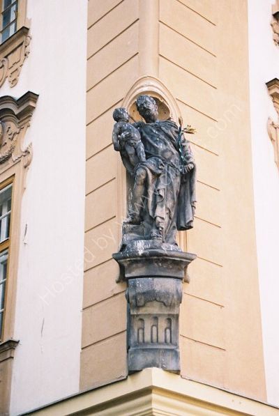 Statue
