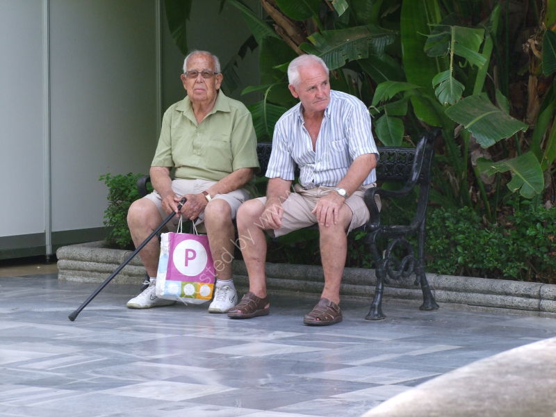 Spaniards Resting, Paseo Alamada, Marbella