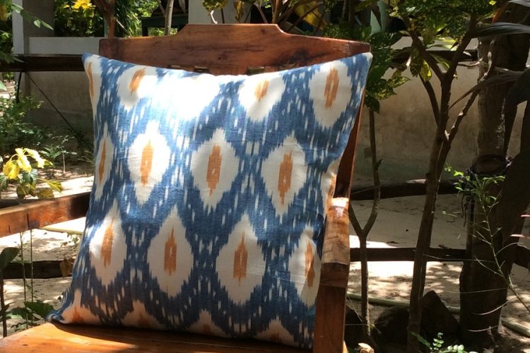 6421172 Koyyalgudam Cushion Cover