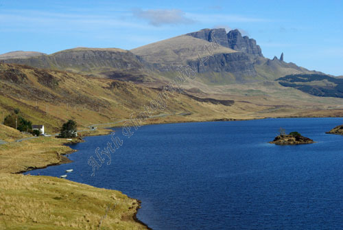 AAPWL 2223 Isle of Skye Old Man of Storr and Loch Leathan