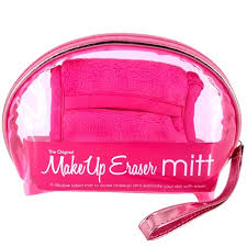 Makeup Eraser Mitt & Zipped Makeup Bag €22