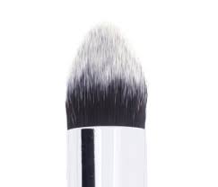 Deluxe pointed Kabuki Long Handle Brush €15