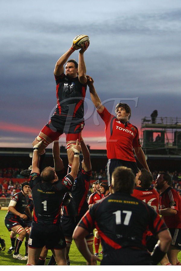 Magners League at Musgrave Park,Cork. Munster v Llanelli Scarlets.