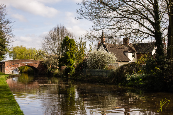 Trent & Mersey Canal at Alrewas.