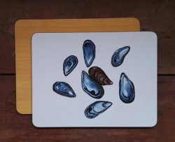 Mussel shells chopping board