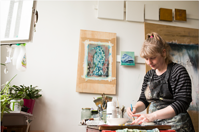 Moira Buchanan Fine Artist at her studio working