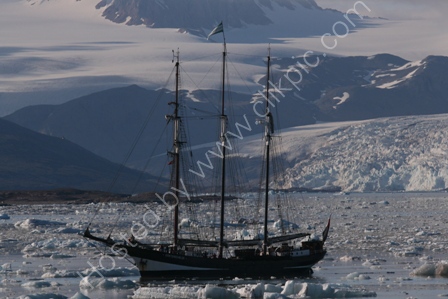SV Oostershelde in Spitsbergen