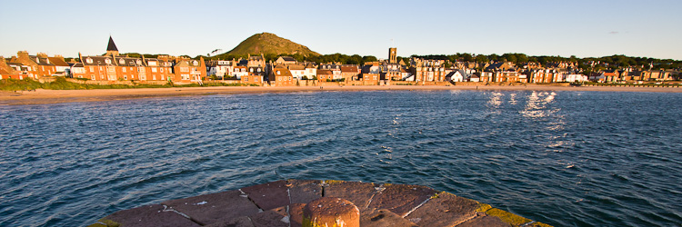 north berwick from the harbour wall