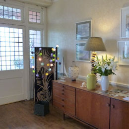 Welcome Flowers - www.whitehouseart.co.uk