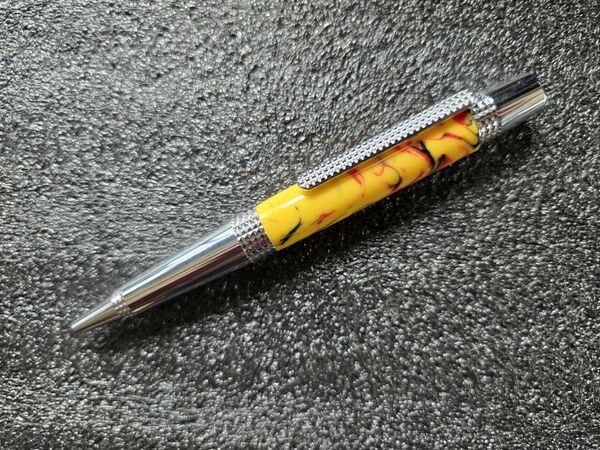 Twist Pen = Yellow checker plate