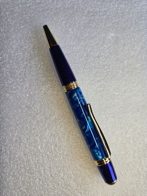 Twist Pen = Blue Duke on Gold