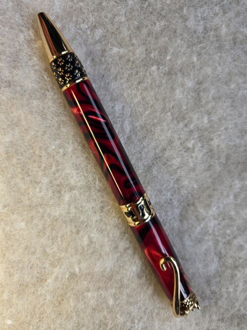 Twist Pen = Ruby red kitten cat on Gold