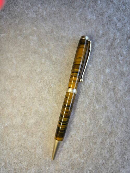 Twist Pen = Molten gold on Satin Gold