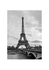 Paris - La Tour Eiffel au brouillard