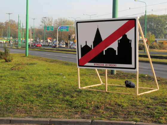 Welcome to Srodka/ Get Out of Srodka
