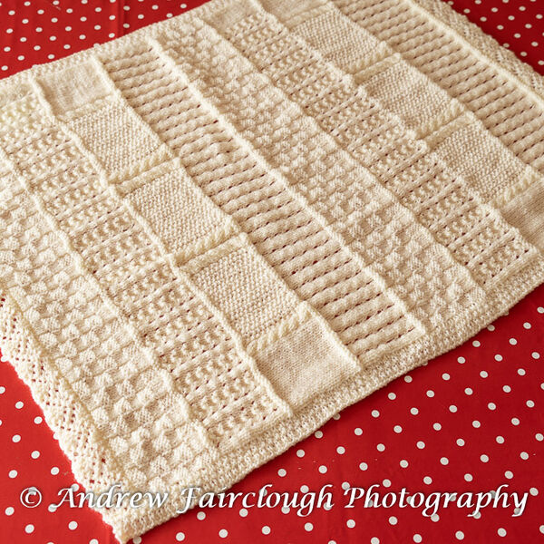 Multi Patterned Two Edges Lace Two Edges Ribbed in Cream Shimmer Yarn.