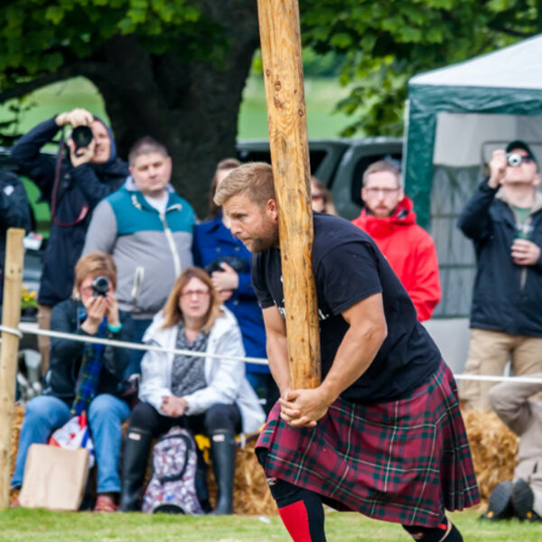 Caber toss