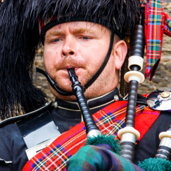 Piper on the Royal Mile