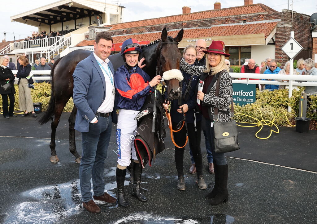 Apron Payrun Mares' Maiden Hurdle