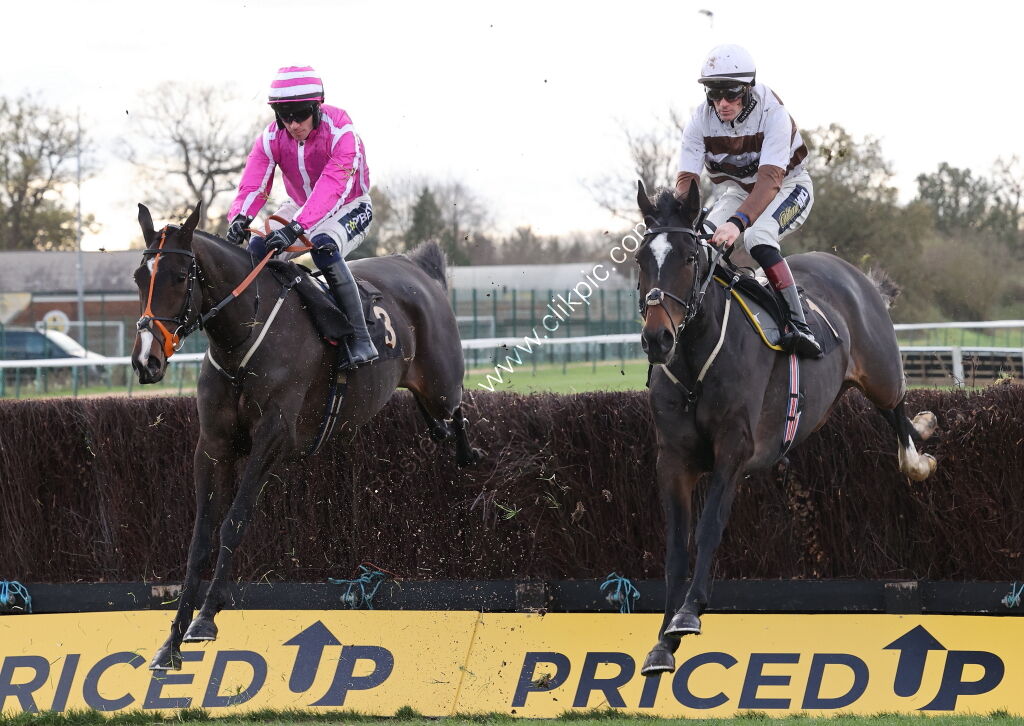 Warwick Supports Farmers Nov Ltd H'cap Chase