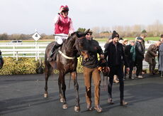 Warwick Supports Farmers Nov Ltd H'cap Chase