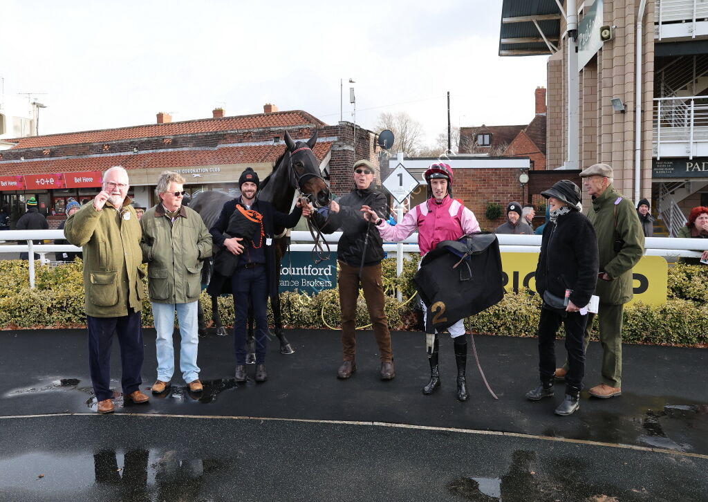 Warwick Supports Farmers Nov Ltd H'cap Chase