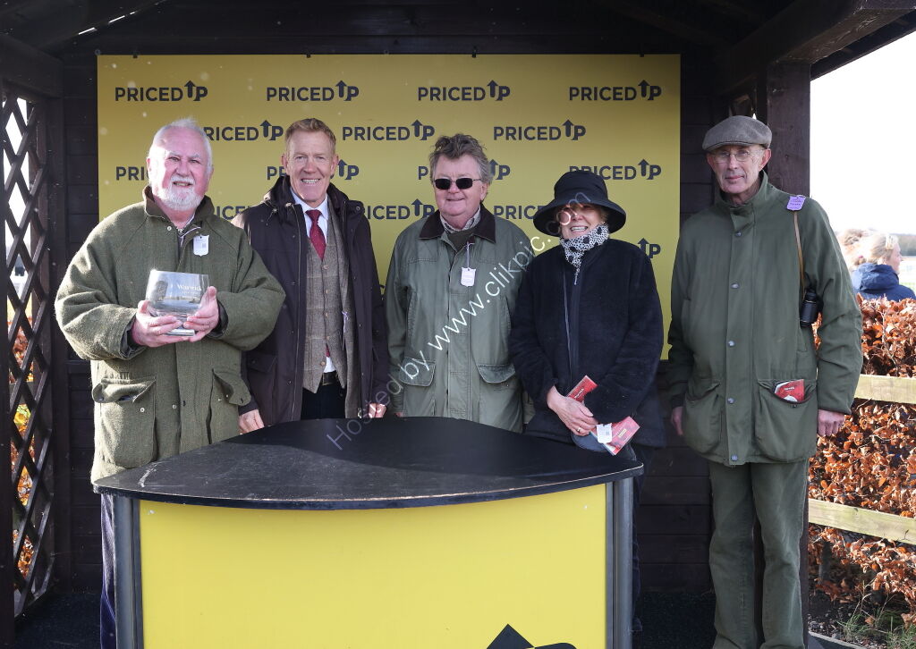 Warwick Supports Farmers Nov Ltd H'cap Chase