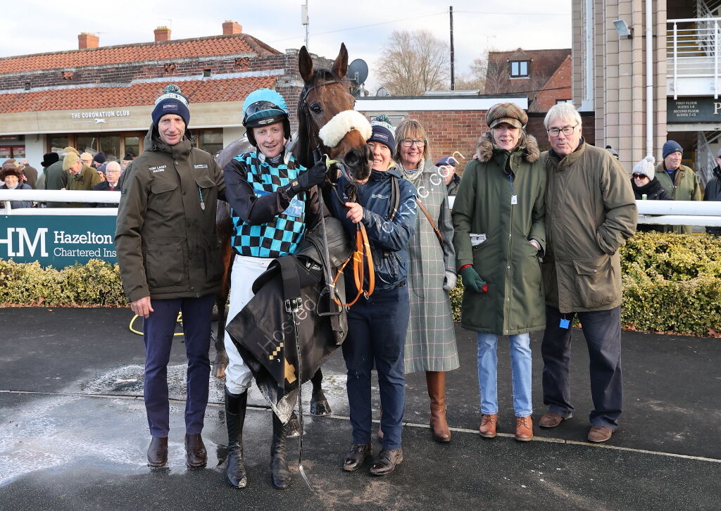 Warwick British Breeding Veterans' H'cap Chase