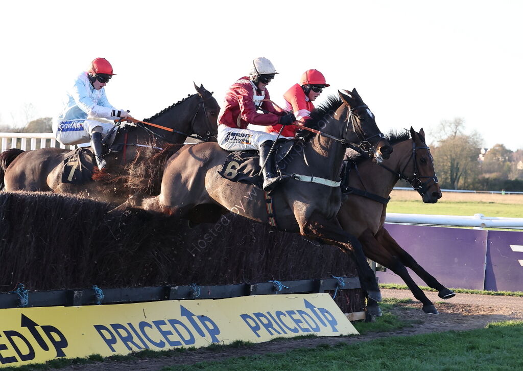 Pricedup  Mares' H'cap Chase