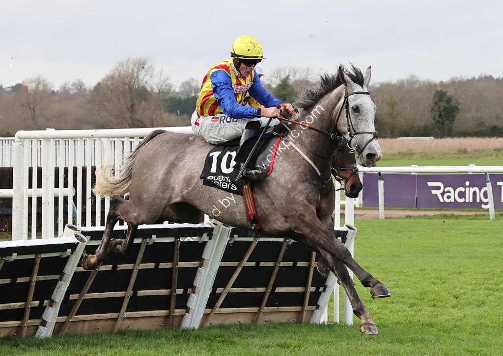 Aztec Aerosols Maiden Hurdle