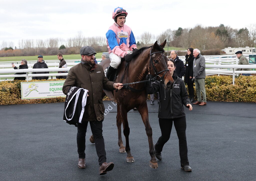 Aztec Aerosols Maiden Hurdle