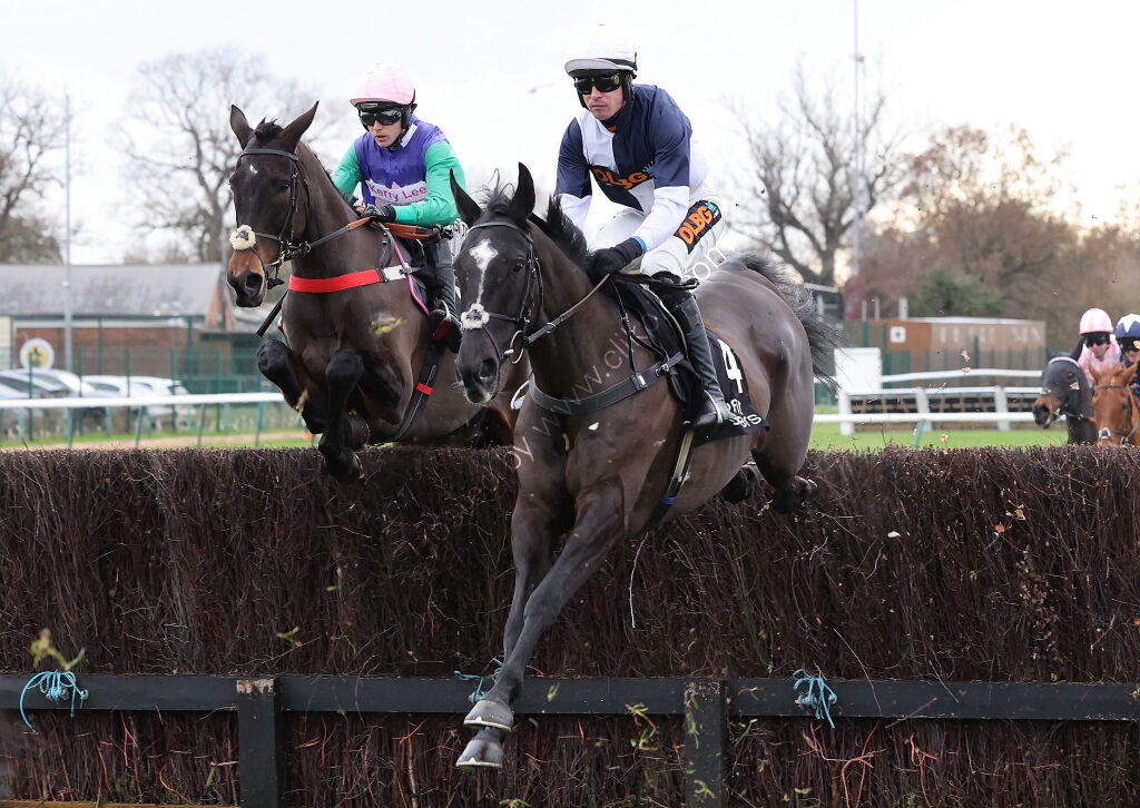 Aztec Aerosols Nov H'cap Chase