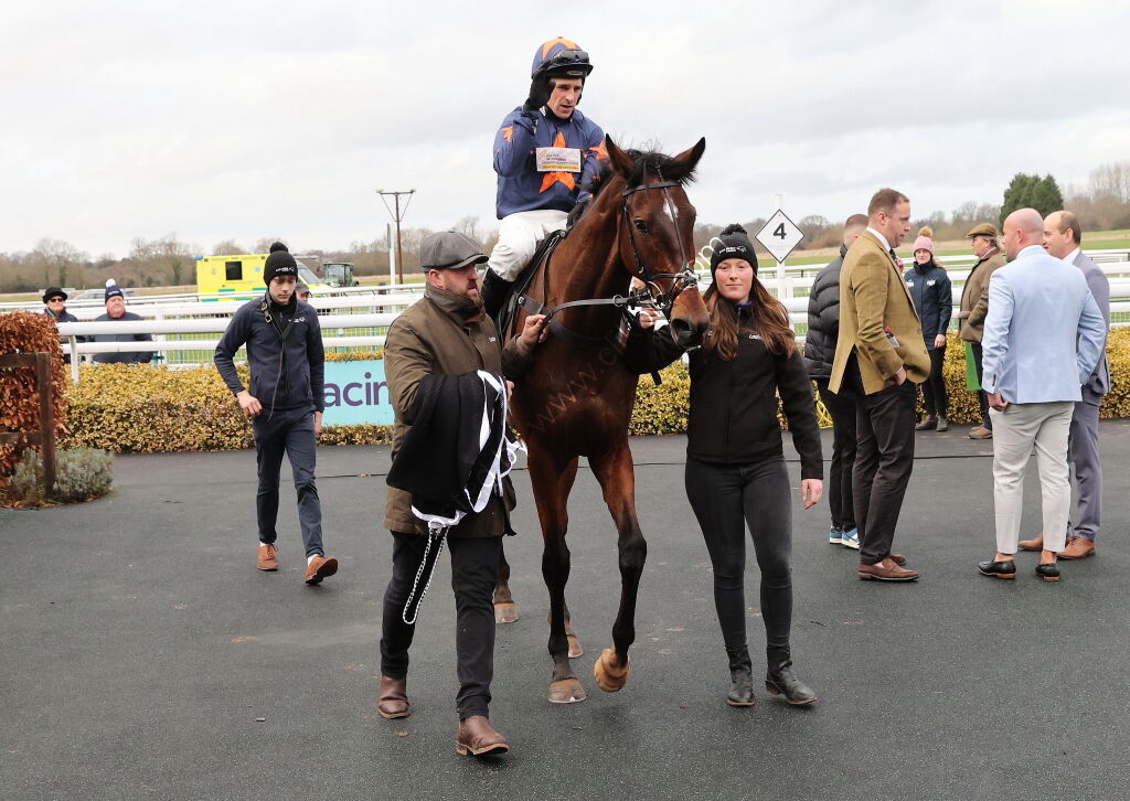 Aztec Aerosols Nov H'cap Chase