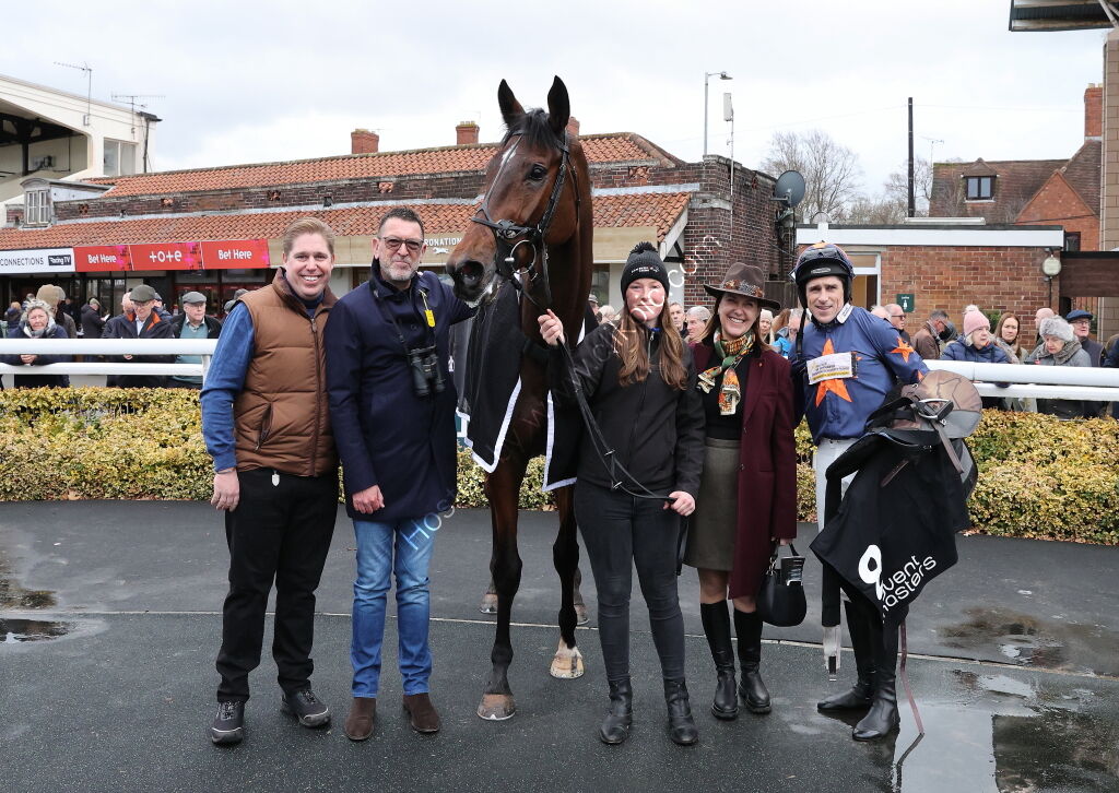 Aztec Aerosols Nov H'cap Chase