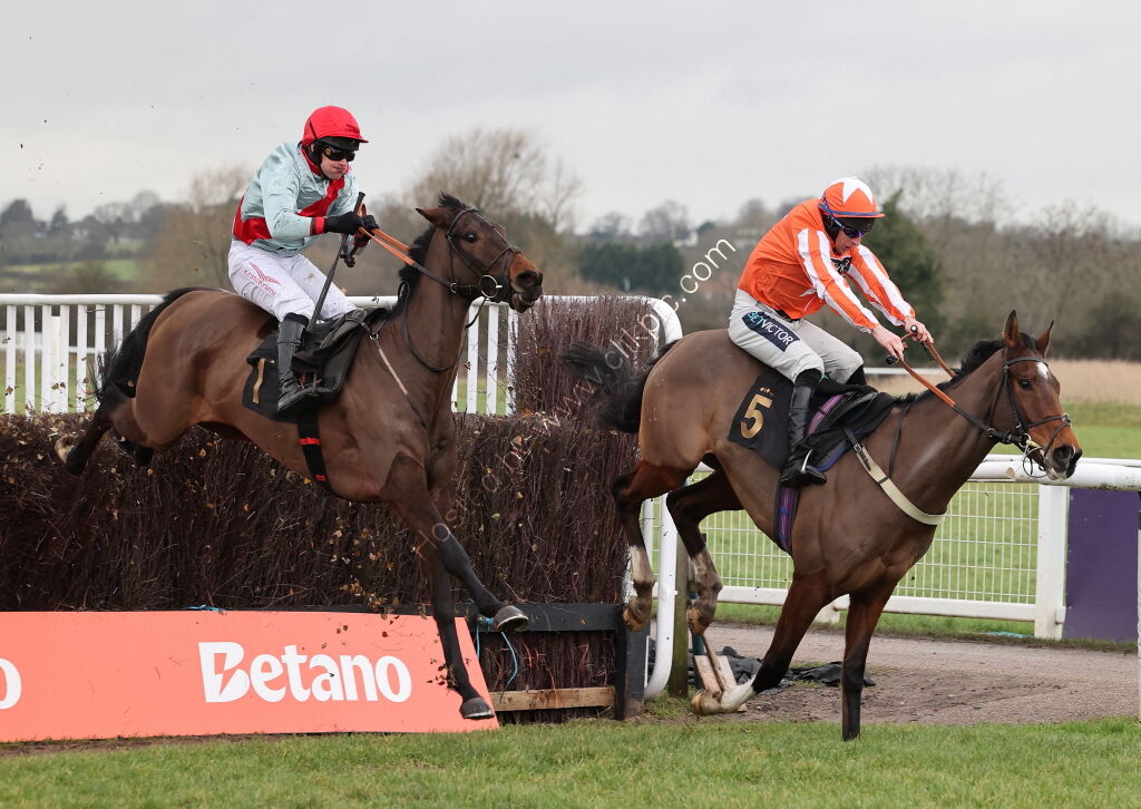 Betano Novices' Limited Handicap Chase