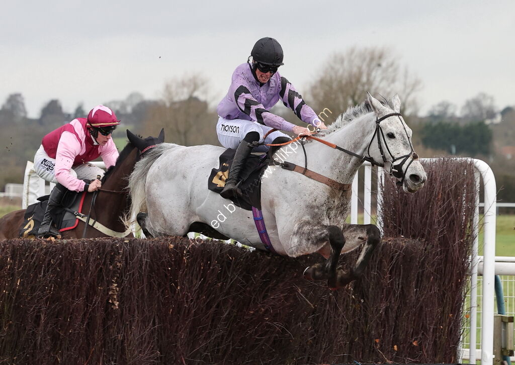 Betano Novices' Limited Handicap Chase
