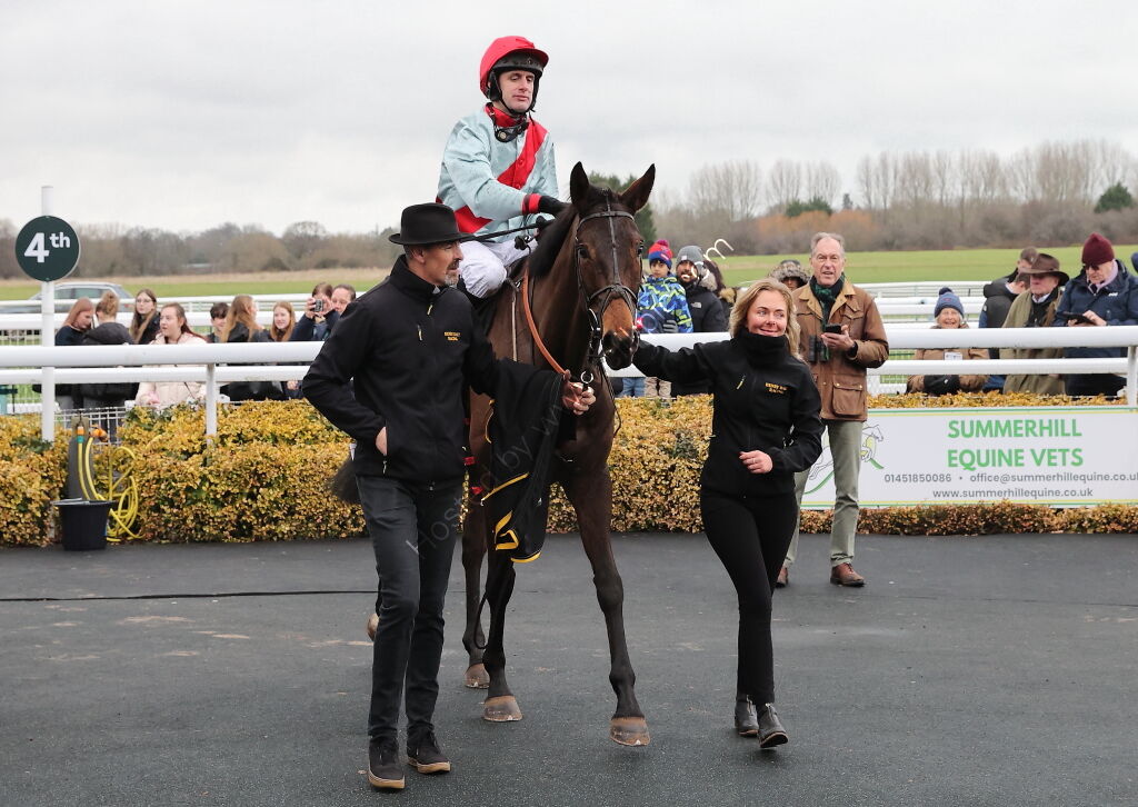 Betano Novices' Limited Handicap Chase