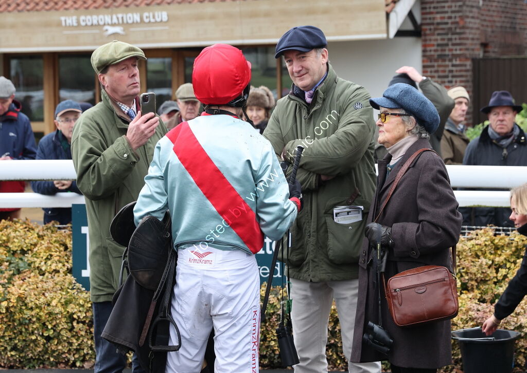 Betano Novices' Limited Handicap Chase