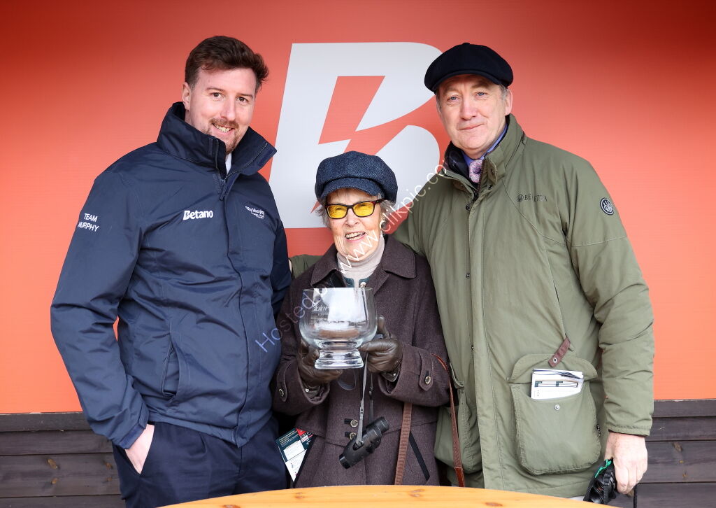 Betano Novices' Limited Handicap Chase