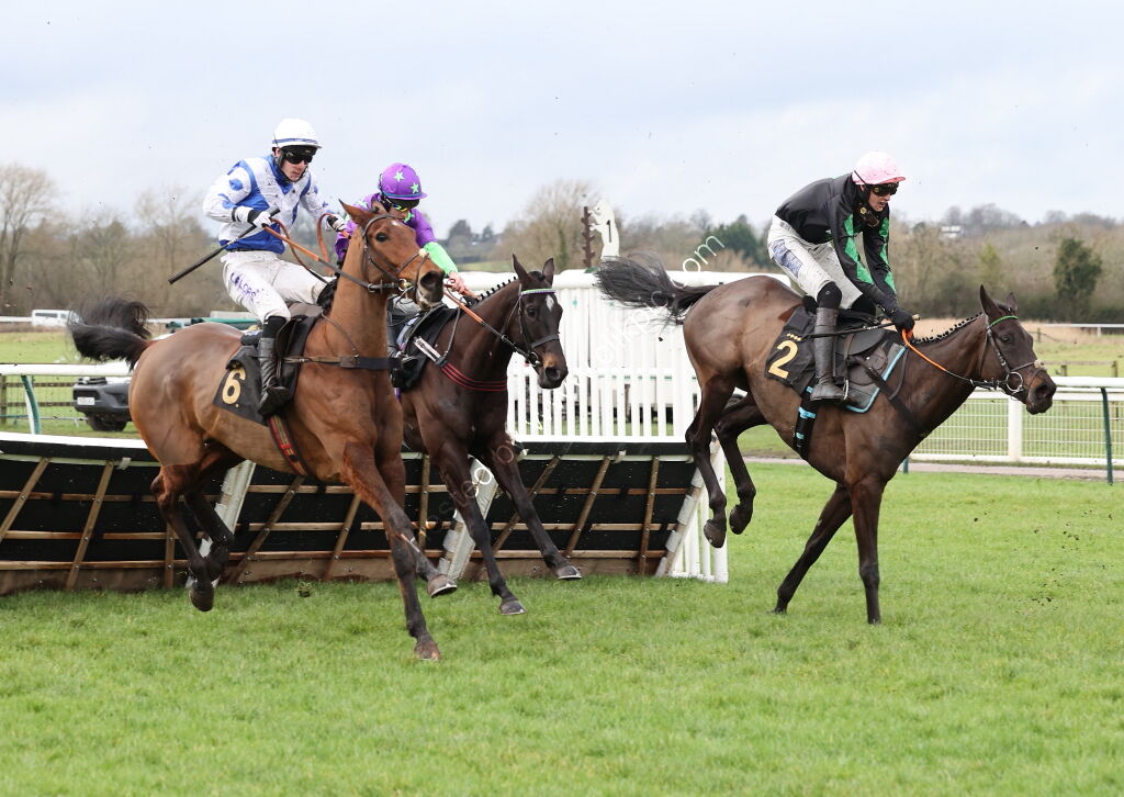 Oddschecker Maiden Hurdle