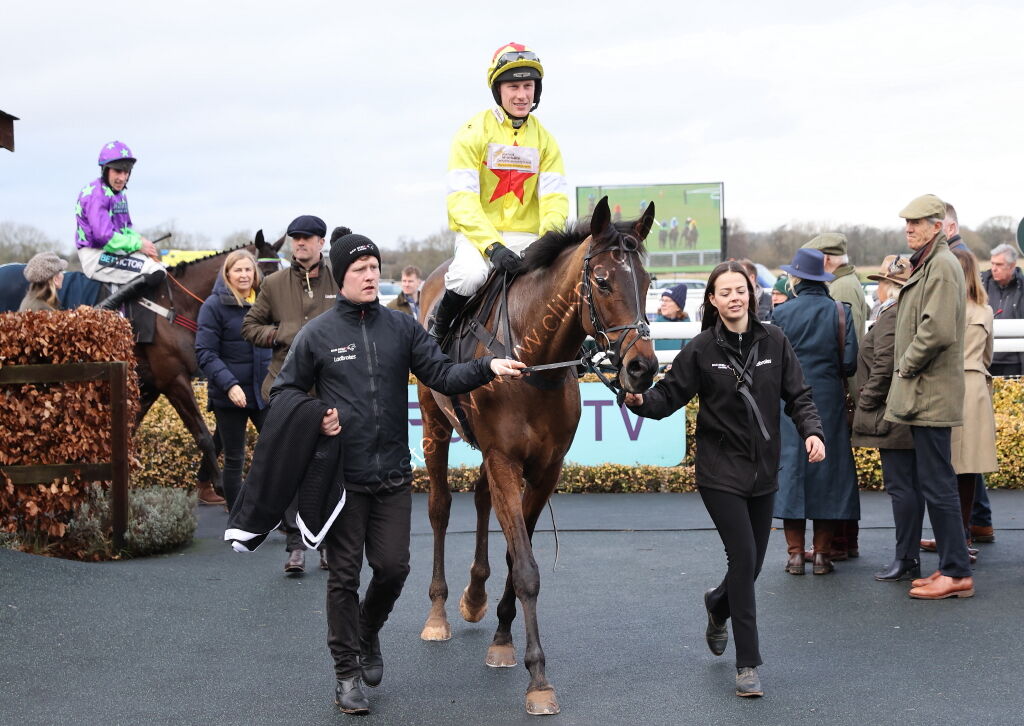 Oddschecker Maiden Hurdle