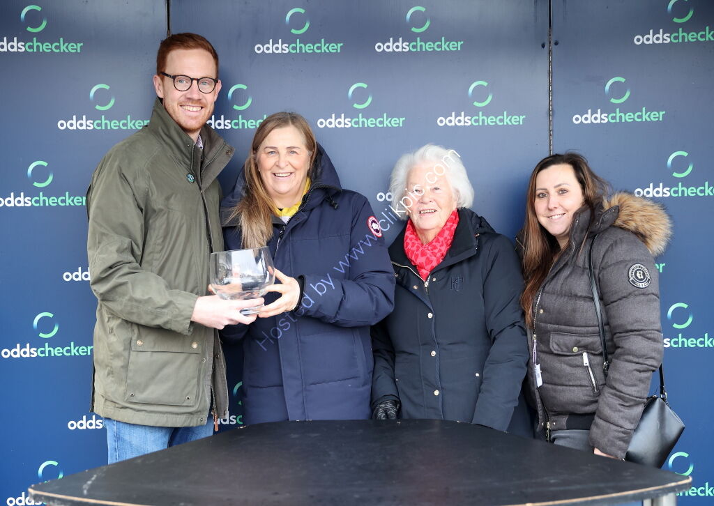 Oddschecker Maiden Hurdle