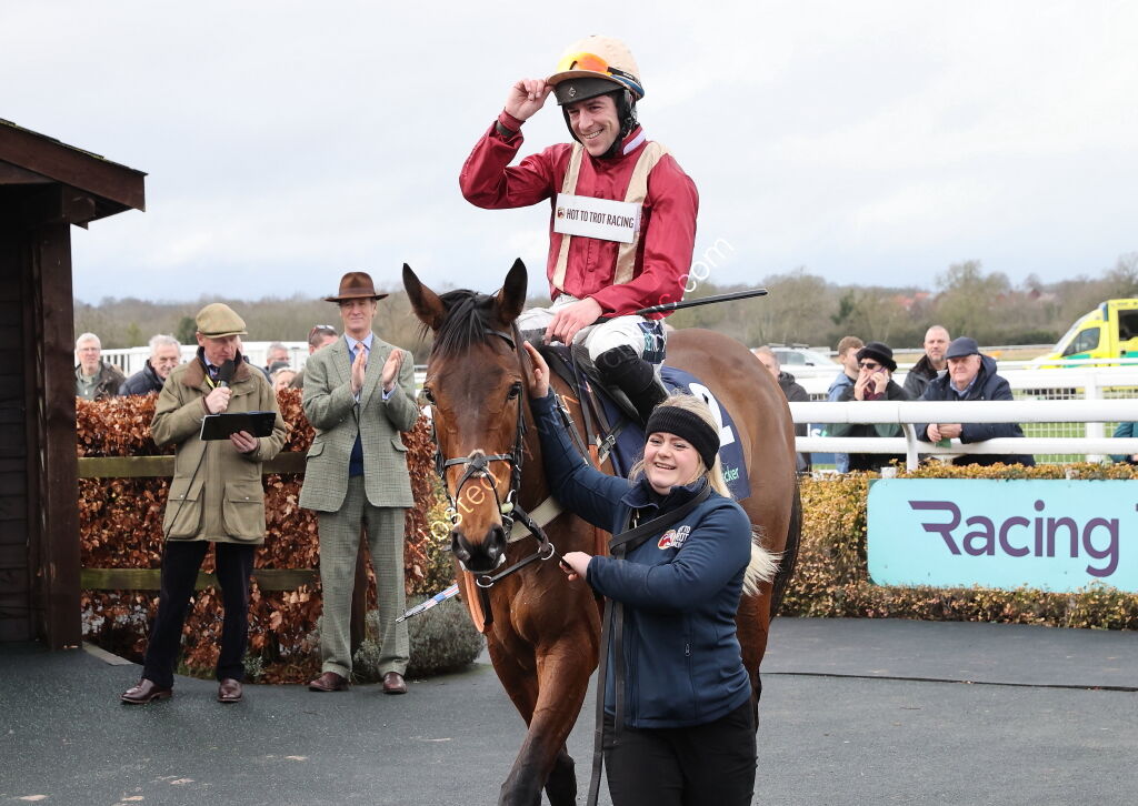 Oddschecker Warwick Mares' Hurdle