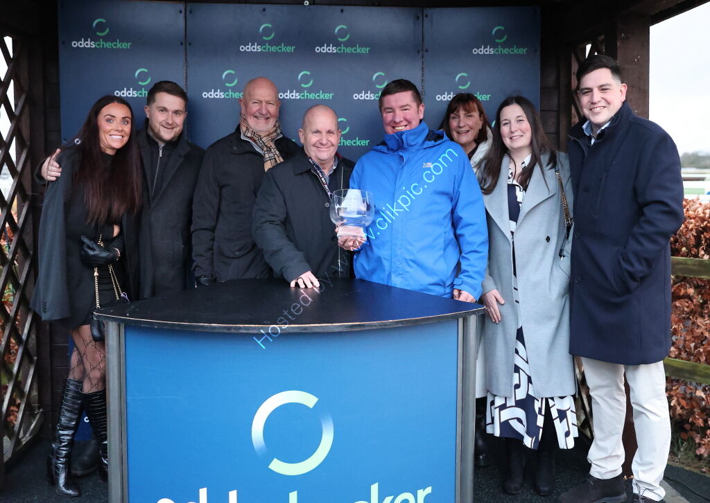 Total Metal Recovery Mares' 'NH' Flat Race