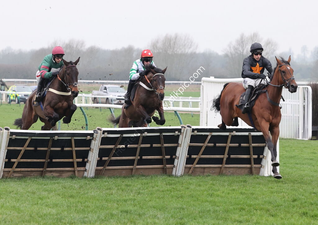 Oddschecker Novices  Hurdle (Div 1)