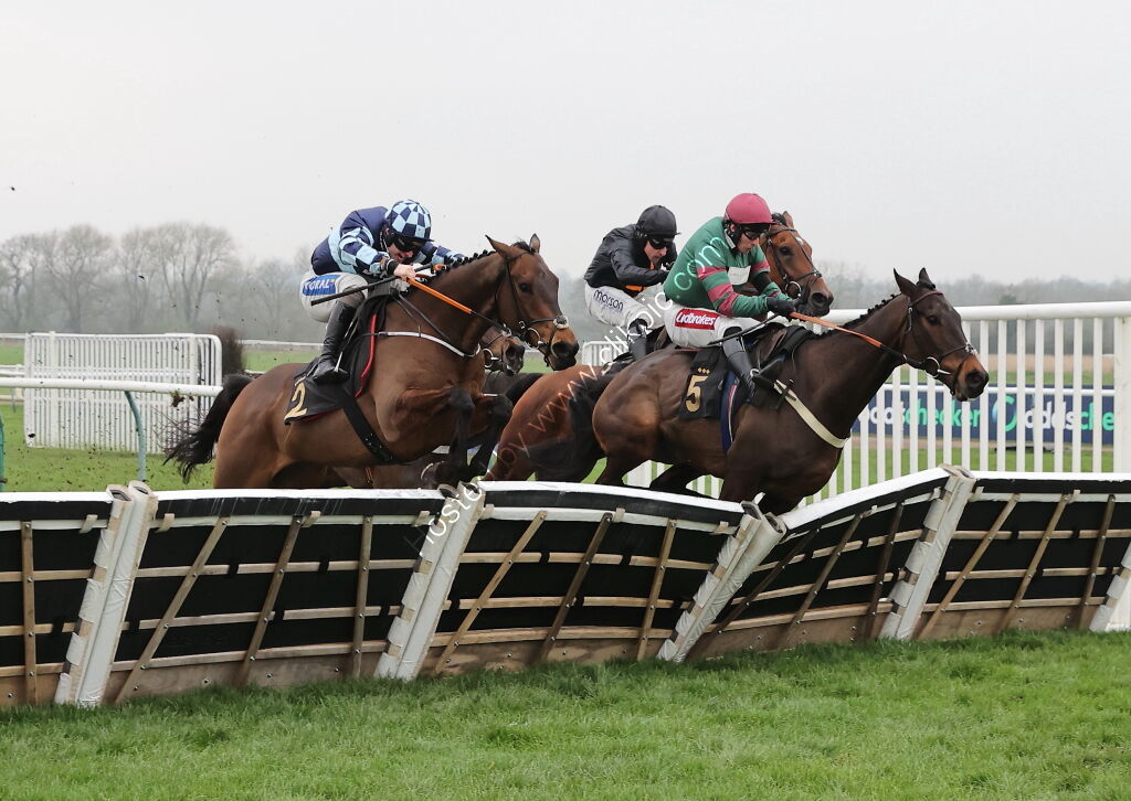 Oddschecker Novices  Hurdle (Div 1)
