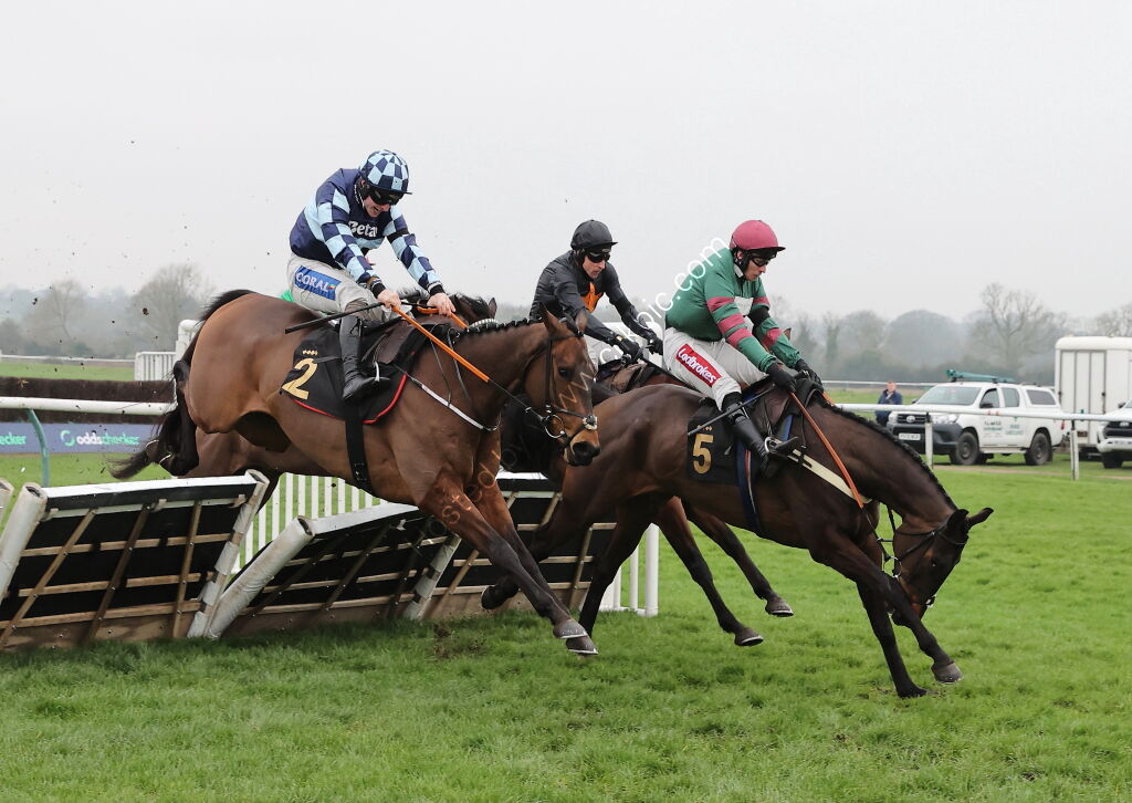 Oddschecker Novices  Hurdle (Div 1)
