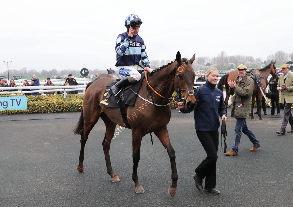 Oddschecker Novices  Hurdle (Div 1)